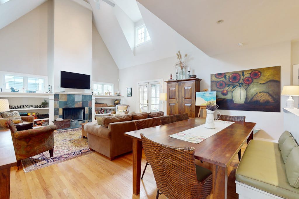 Lovely Union Pier Home with WiFi/Backyard/Firepit/Private Hot Tub/Pool