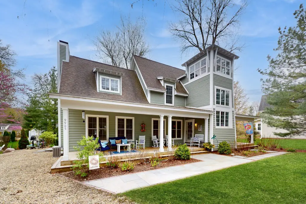 Seaglass Lakeshore Cottage