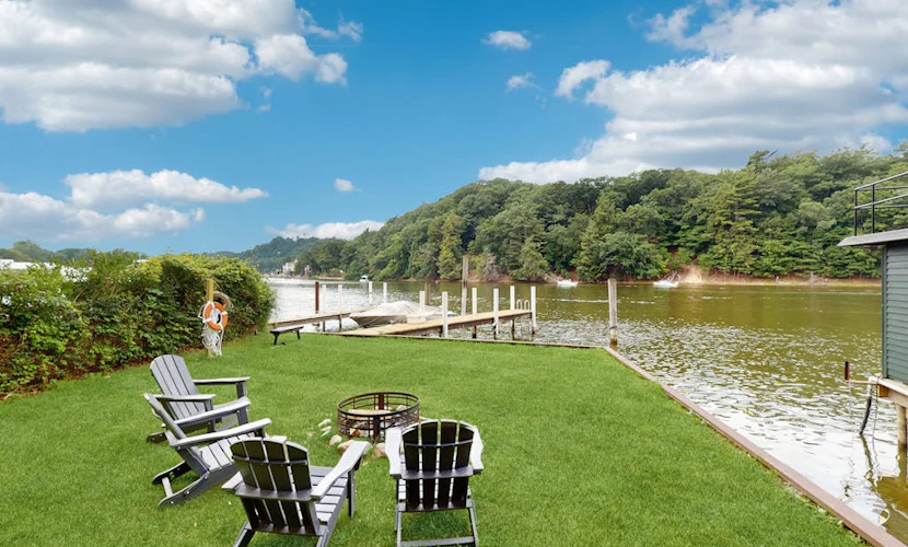 Relaxed Riverside Living with Hot Tub, Private Docks & Kayaks in Saugatuck