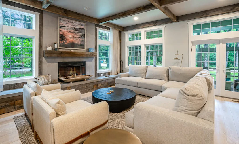 Custom-design luxury home with lovely patio, firepit - walk to beaches