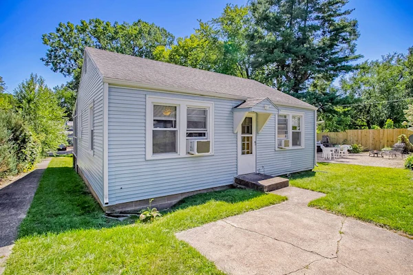 Enchanting dog-friendly home w/ grill, firepit, full kitchen, & washer/dryer
