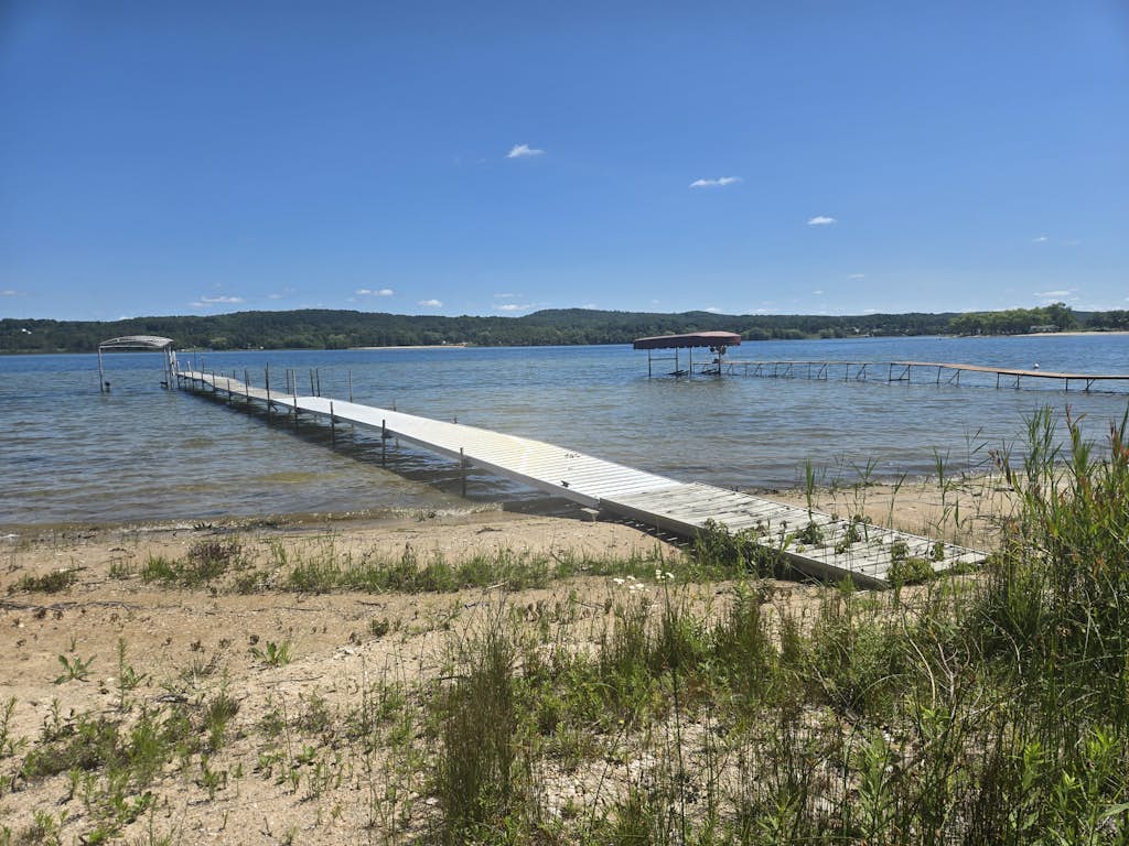 Rustic Cottage w/ dock access, kayaks, and year-round adventures in East Jordan