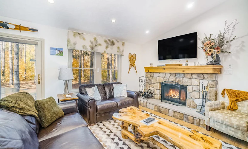 Stunning home w/ golf course views plus private deck near resort amenities