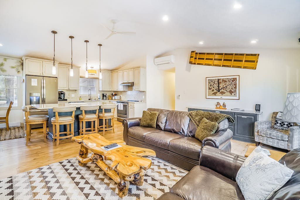 Stunning home w/ golf course views plus private deck near resort amenities
