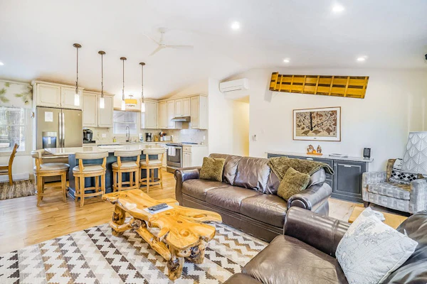 Stunning home w/ golf course views plus private deck near resort amenities