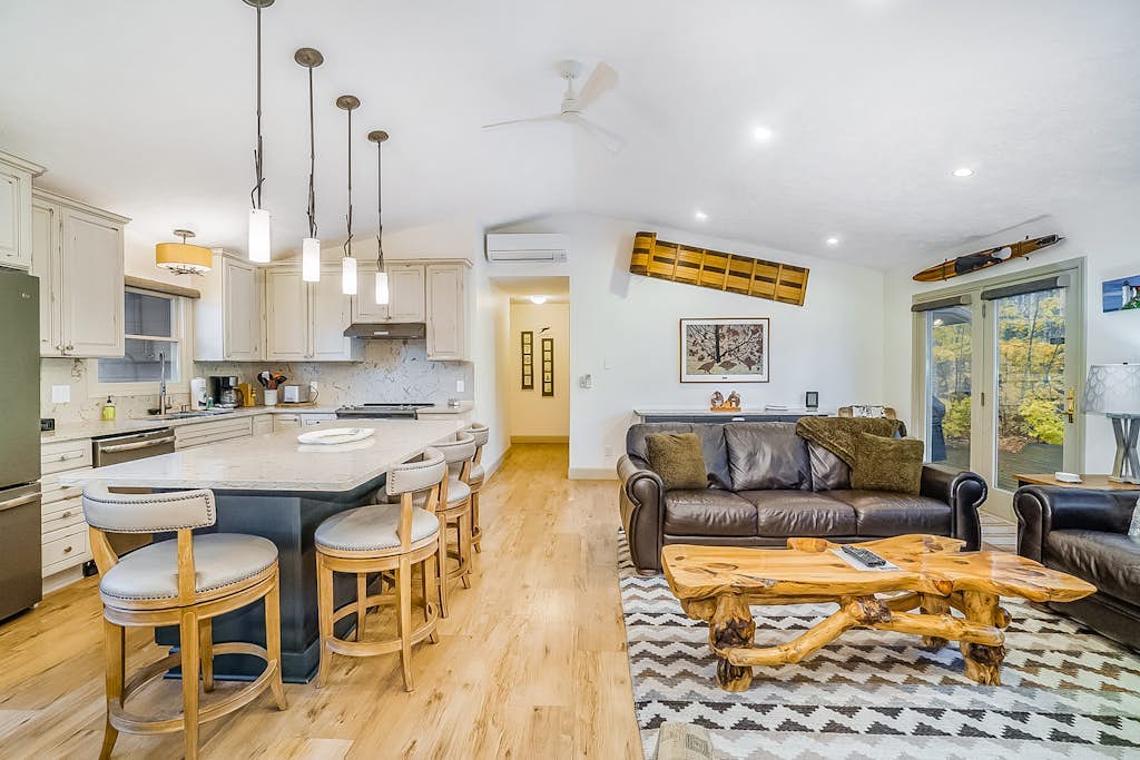 Stunning home w/ golf course views plus private deck near resort amenities