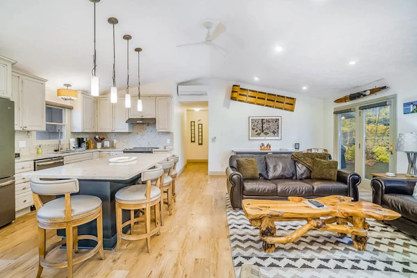 Stunning home w/ golf course views plus private deck near resort amenities