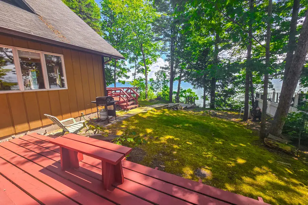 Smith Family Cottages- Lake House