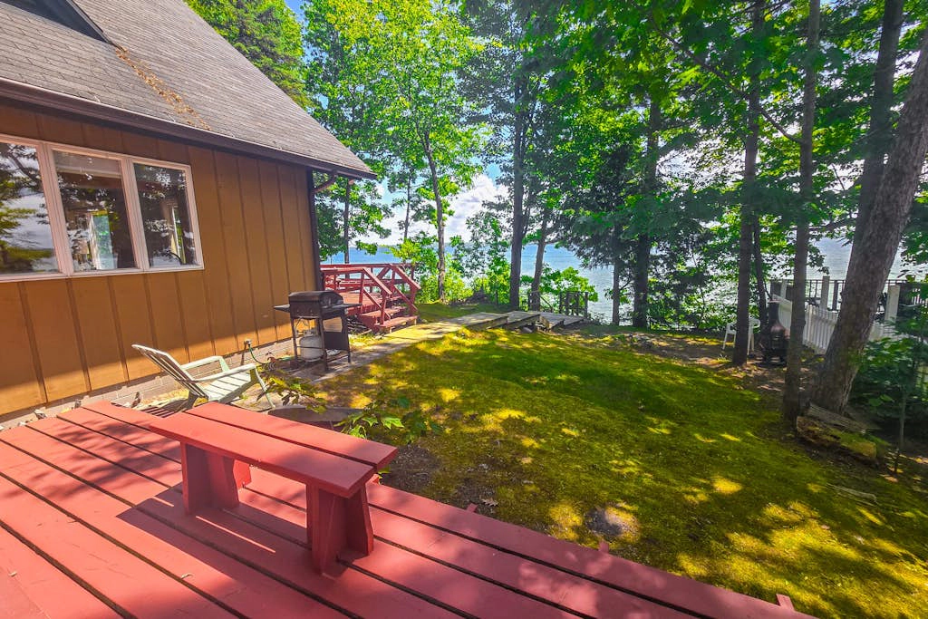 Smith Family Cottages- Lake House