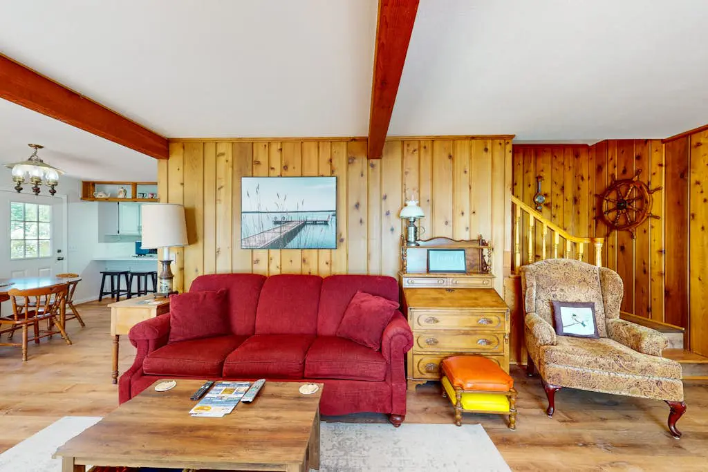 Smith Family Cottages- Lake House