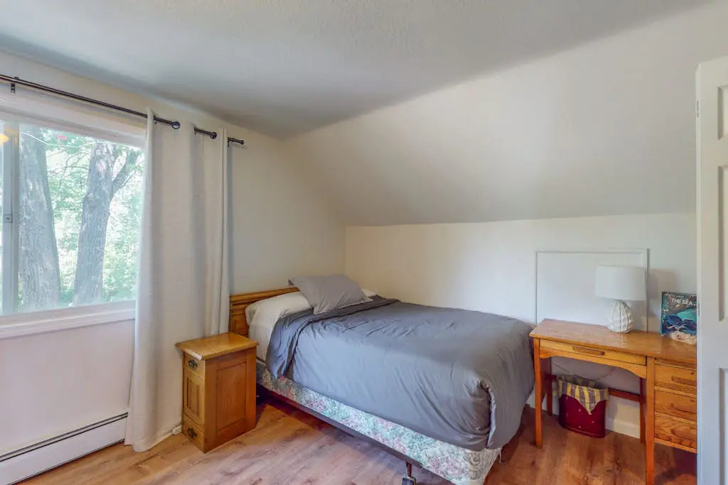 Smith Family Cottages- Lake House