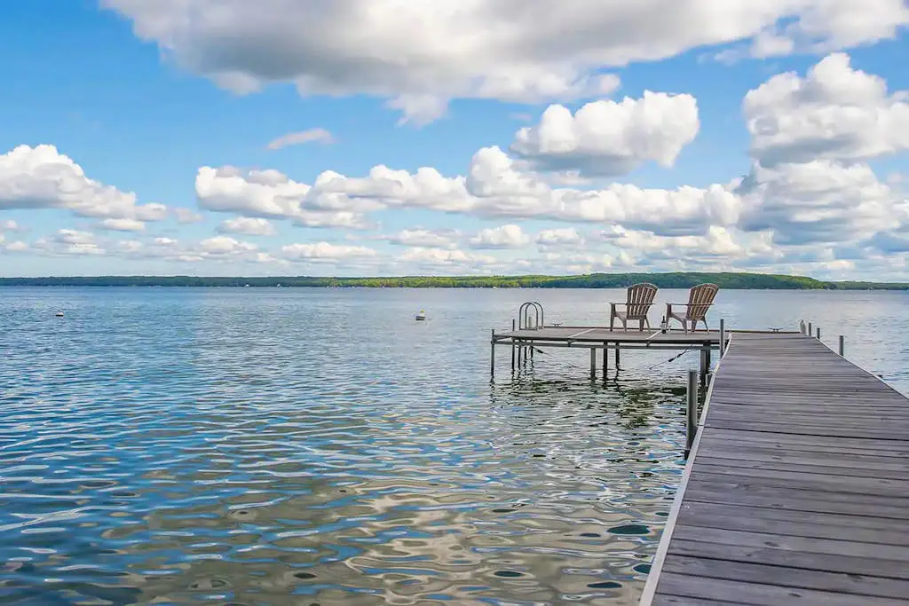 Smith Family Cottages- Lake House
