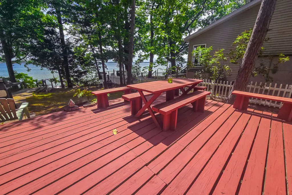 Smith Family Cottages- Lake House
