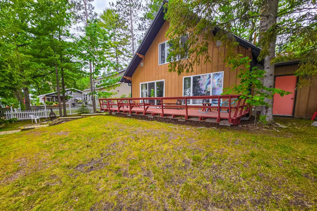 Smith Family Cottages- Lake House
