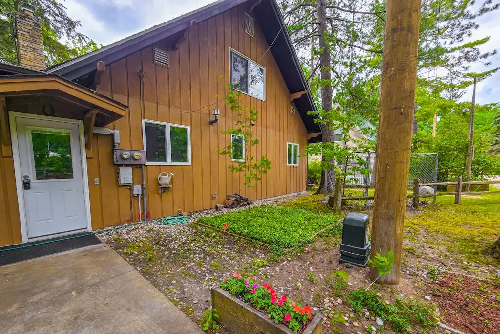 Smith Family Cottages- Lake House