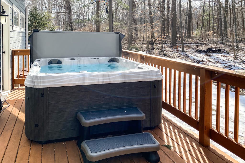 Fantastic family home near the lake with WiFi and large deck
