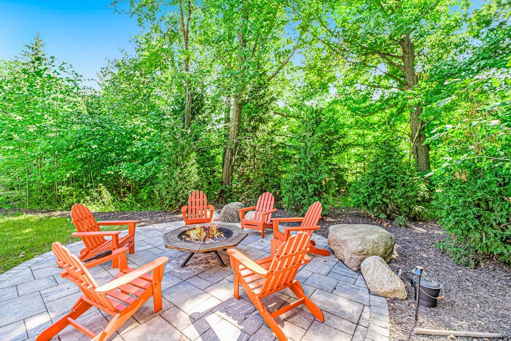 Fantastic family home near the lake with WiFi and large deck