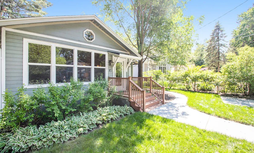 Main Home & Cozy Guest House w/ Two Full Kitchens & Free WiFi - Walk to Beach