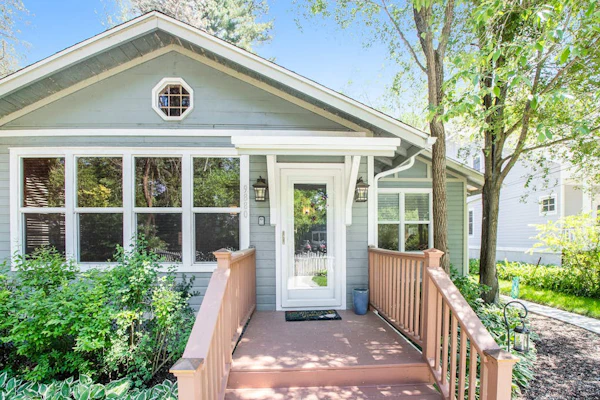 Main Home & Cozy Guest House w/ Two Full Kitchens & Free WiFi - Walk to Beach
