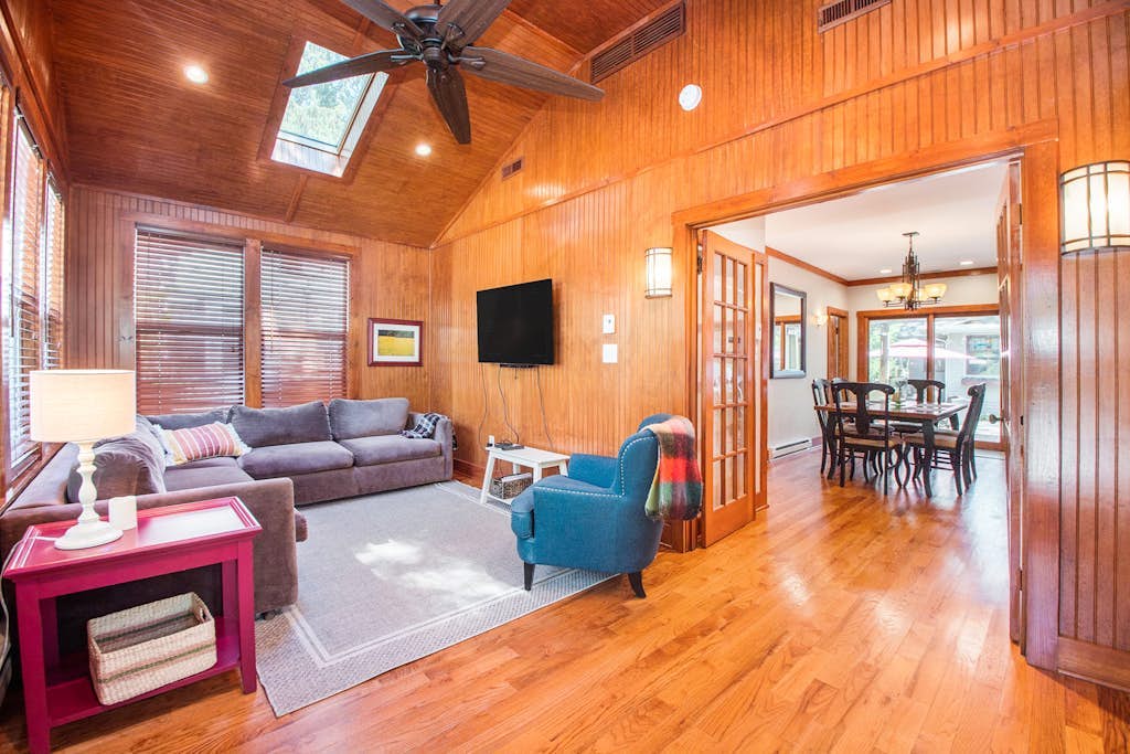 Main Home & Cozy Guest House w/ Two Full Kitchens & Free WiFi - Walk to Beach