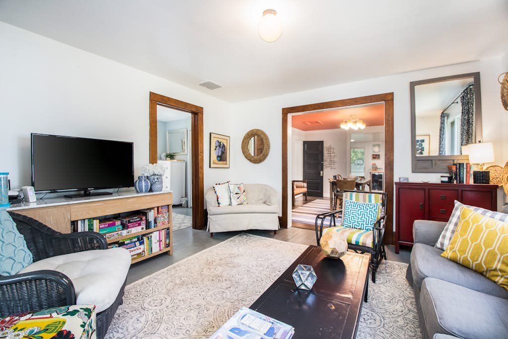 Charming Home w/Large Yard, Free WiFi, Furnished Deck, Gas Grill, Firepit