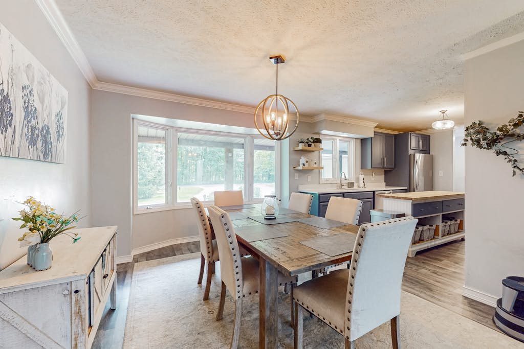 Serene Home with Fire pit, Gas Grill, WIFI & Close to Beach