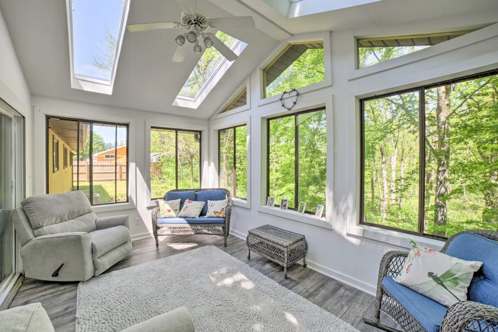 Serene Home with Fire pit, Gas Grill, WIFI & Close to Beach