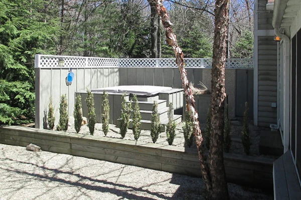 Secluded, charming home with in-ground pool, hot tub, firepit & high-speed WiFi