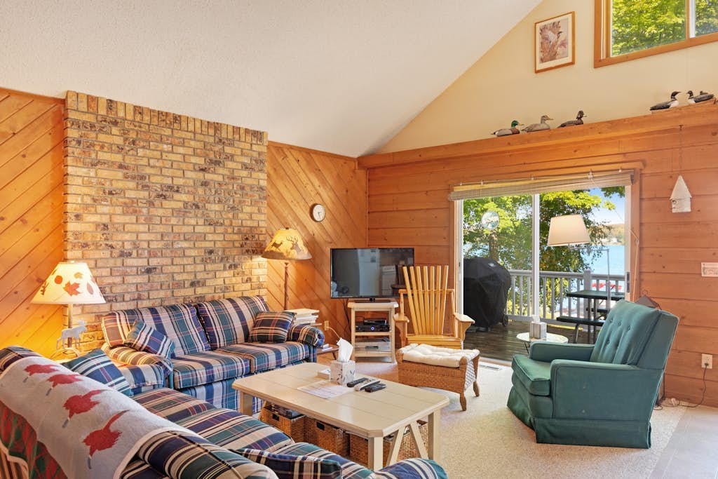 Cottage with lake views, private dock & firepit - near public boat launch