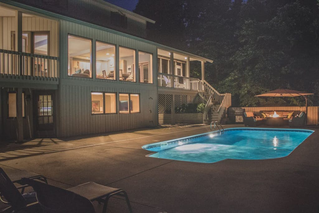 Dog-friendly house with private heated outdoor pool, hot tub & Ping-Pong