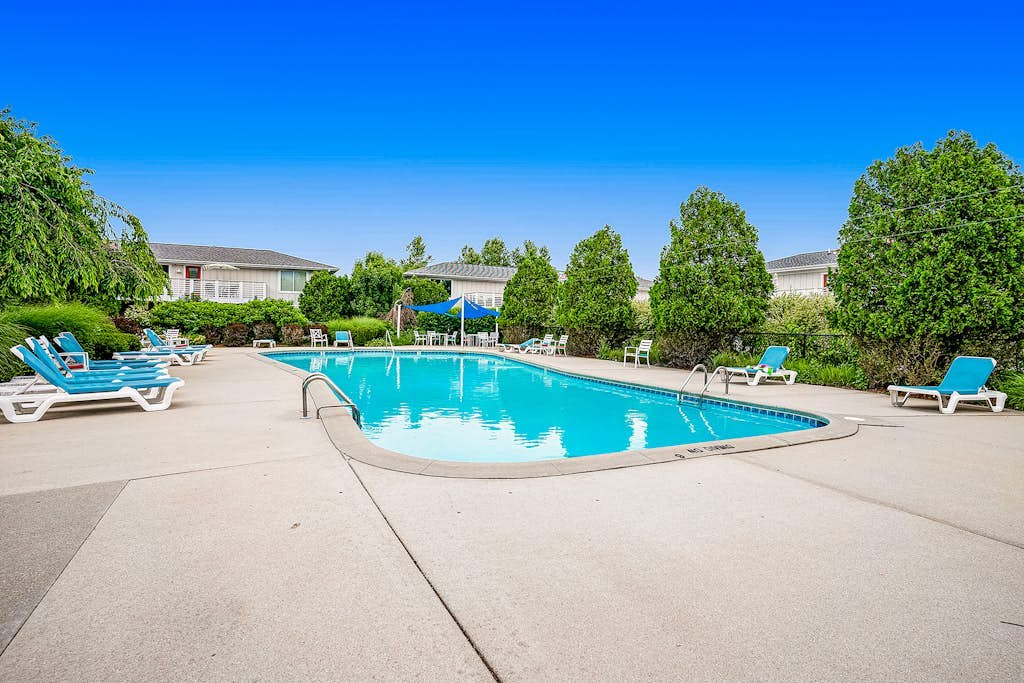 Stylish Dog-Friendly Condo W/ Free Wifi, Patio, Outdoor Pool