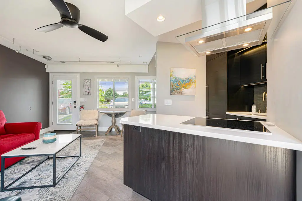 Lake Living at Northern Lights Condo 10