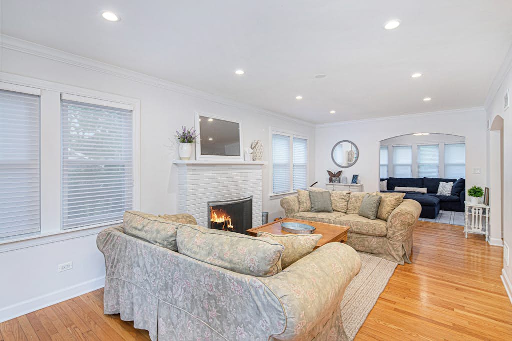 Stylish & Well-Equipped Home with Private Outdoor Pool, WiFi, Deck, Gas Grill