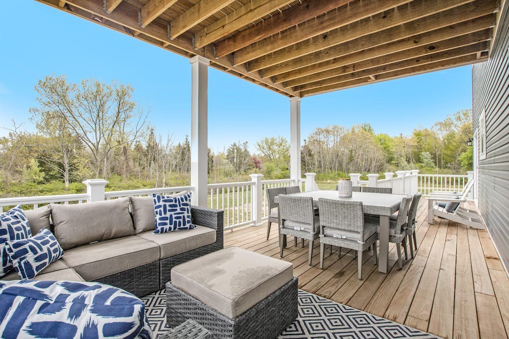 Three-Story, Deluxe Home w/ Central AC, Furnished Decks & Lake View