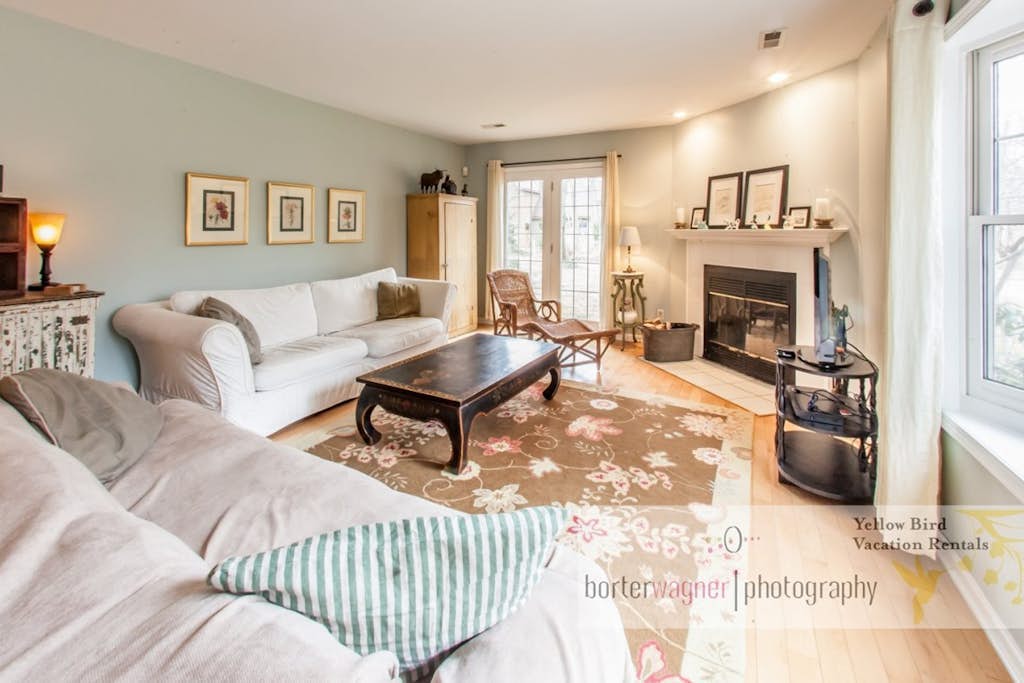 Dog-friendly home w/private heated pool, free WiFi, gas grill, & washer/dryer