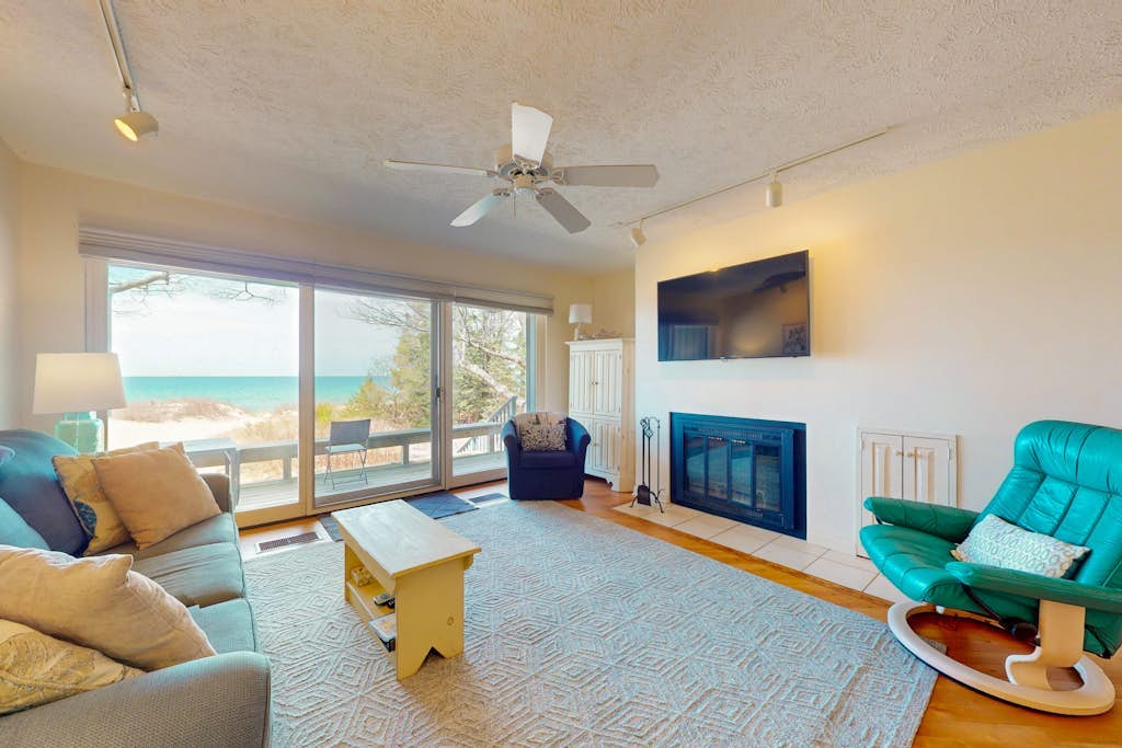 Beachfront condo with lake views, washer/dryer & fireplace