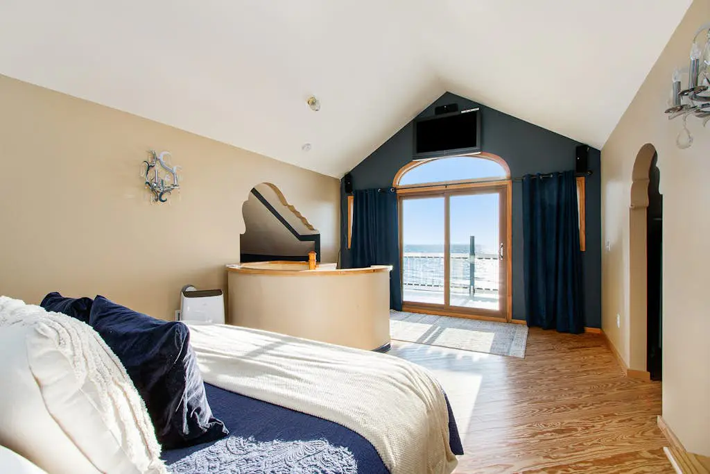 Lake Michigan Retreat- Upper Duplex
