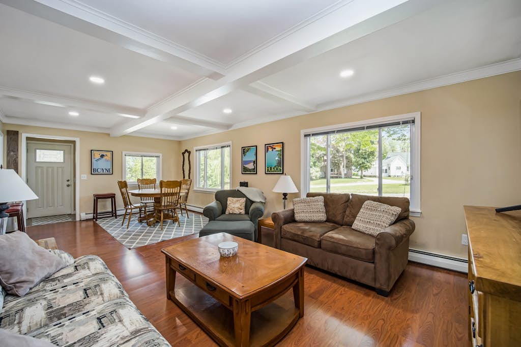 Stone home two blocks from the lake & downtown with gas grill & free WiFi