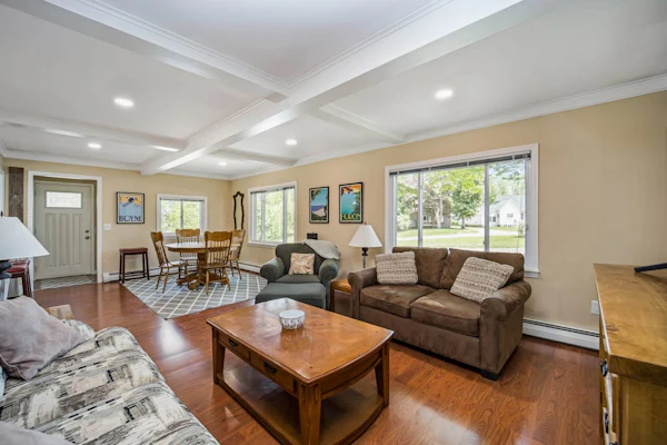 Stone home two blocks from the lake & downtown with gas grill & free WiFi