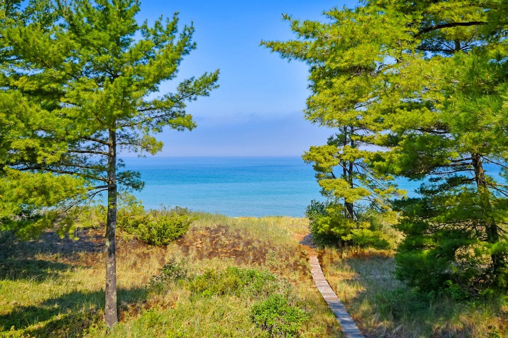 Beachfront condo with beach access, fireplace, balcony, washer/dryer & views