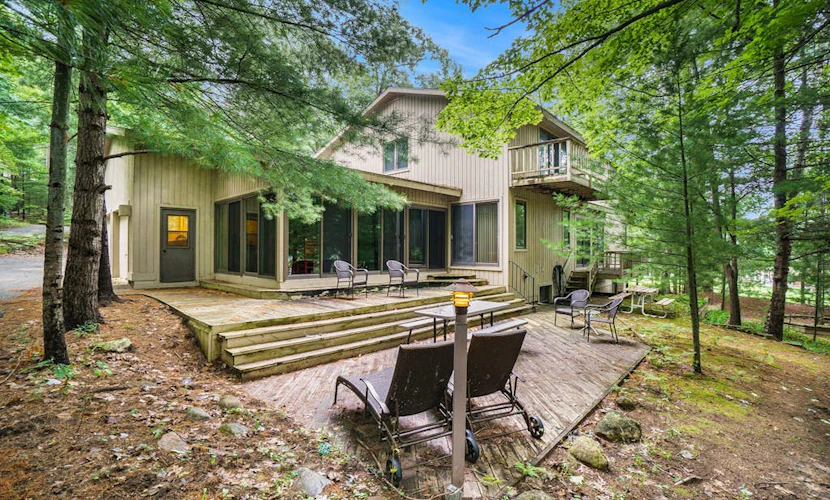 Stylish retreat with a full kitchen, sunroom, & W/D access