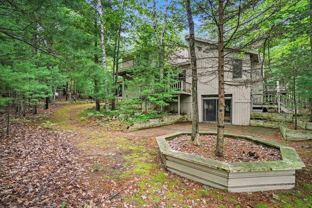 Stylish retreat with a full kitchen, sunroom, & W/D access