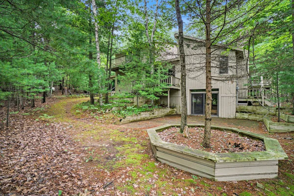 Stylish retreat with a full kitchen, sunroom, & W/D access