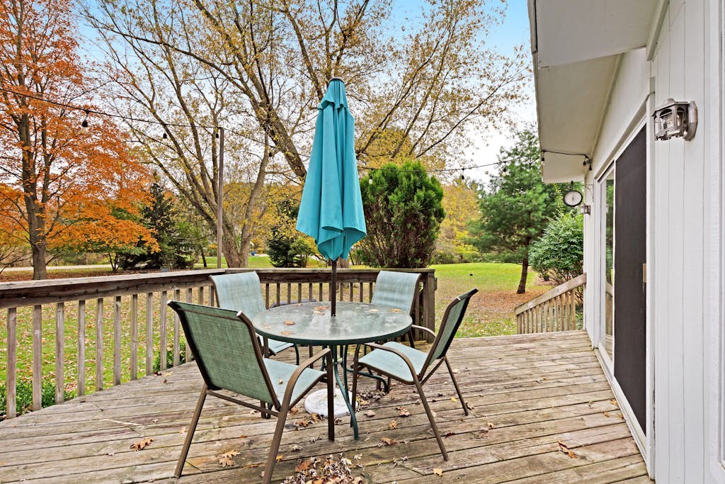Spacious home under a mile to Douglas Beach Great for families or groups
