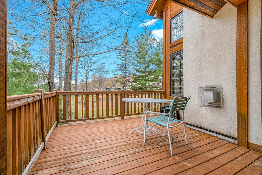 Ski-in/out condo near lifts with ski views, pool, tennis, hot tub, skiing, AC