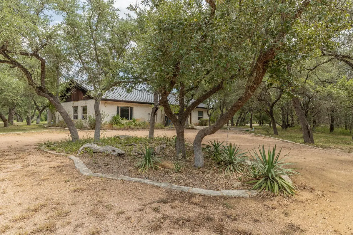 Triple 3 Ranch | Pool, Tennis & Pickleball Retreat