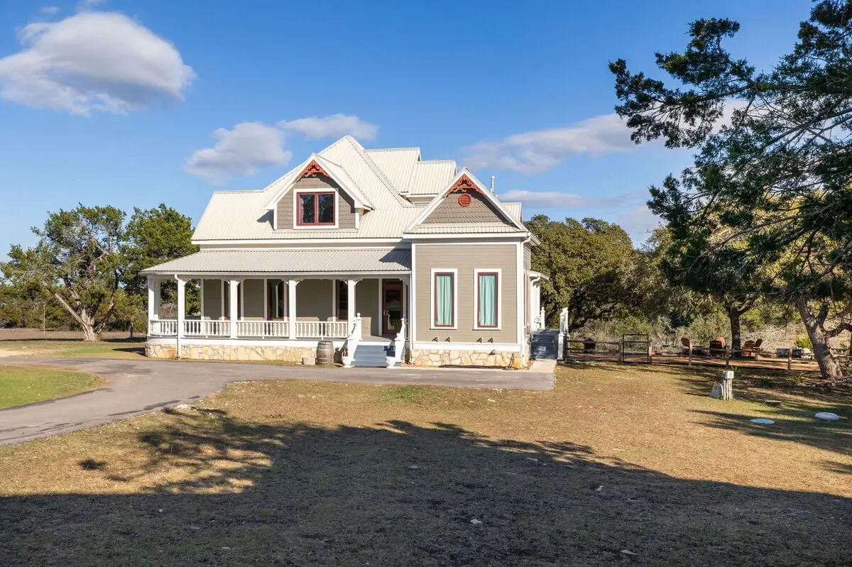 Unique Victorian Estate - The Llama Ranch