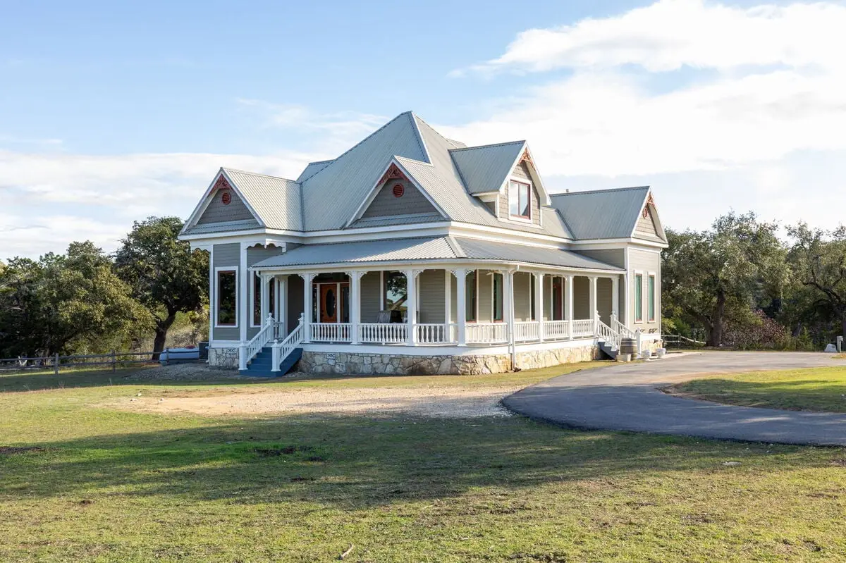Unique Victorian Home in Llama Ranch