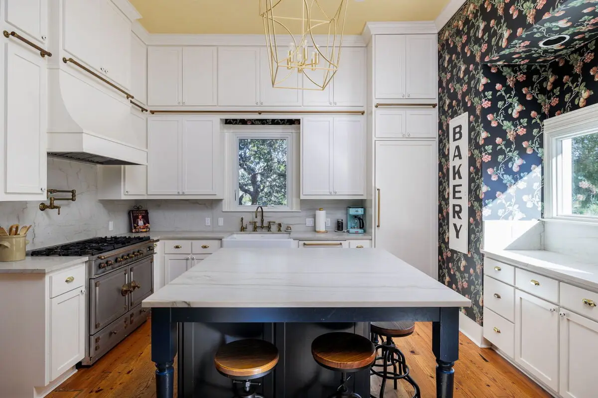 Unique Victorian Home in Llama Ranch