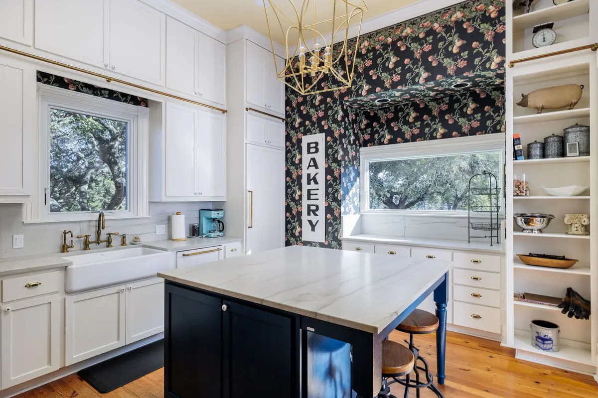 Unique Victorian Home in Llama Ranch